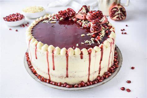 Granatapfel Torte mit Fruchtschicht und Erdbeeren - Ansicht oben