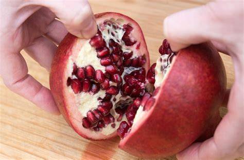 Granatapfel entkernen Schritt-für-Schritt