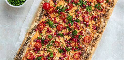 Granatapfelkerne und Blechkuchen
