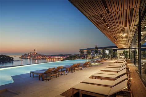 Grand Park Hotel Rovinj mit Blick auf die Altstadt