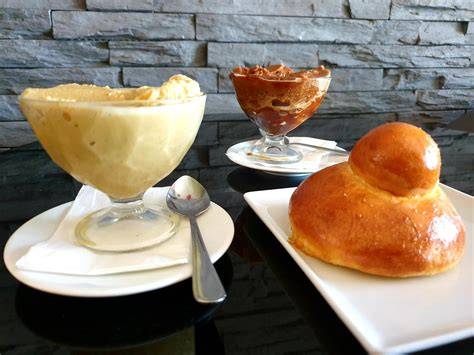 Granita mit Brioche zum Frühstück