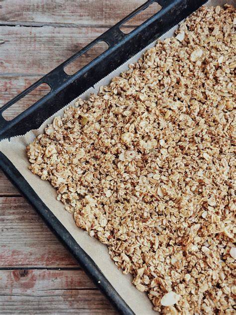 Granola auf Backblech mit Kokoschips
