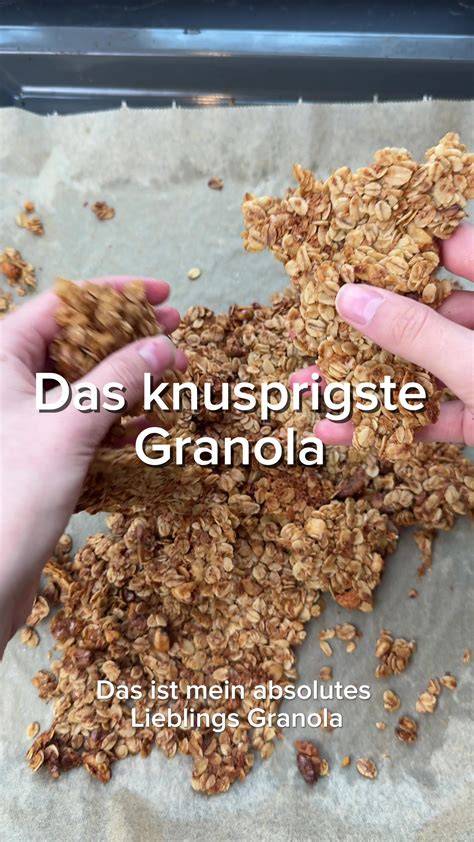 Granola auf Backblech mit Nüssen und Samen