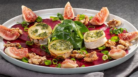 Gratinierter Ziegenkäse mit Honig auf Carpaccio - warm-kalt-Kontrast