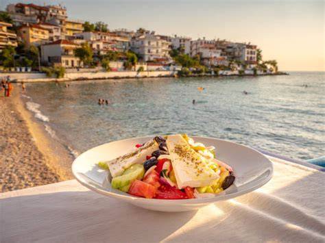 Griechische Keksvielfalt auf einem traditionellen Tisch