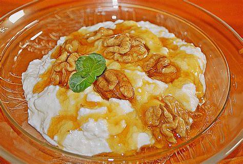 Griechischer Joghurt mit Honig, mediterrane Stimmung