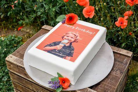 Grillmotivtorte mit Fondantpapier und Grilldekoration