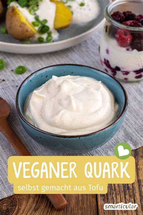 Grundzutaten im Überblick: Sojajoghurt, veganer Quark, Seidentofu, Beeren