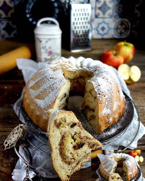Gugelhupf mit Äpfeln und Marzipan, Zutaten und Stimmung im Herbst
