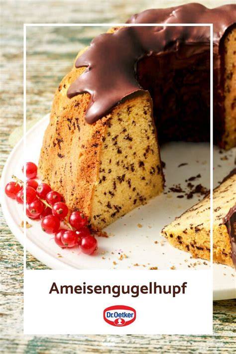 Gugelhupf mit Marmeladenschicht (aufgeschnitten)