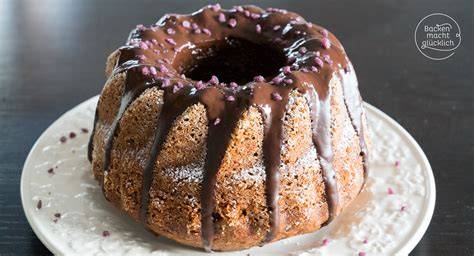 Gugelhupf mit Rosenblüten-Schokolade und Glasur