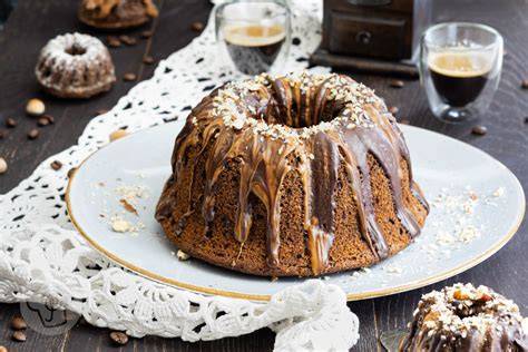 Gugelhupf mit Schokoganache und Nüssen