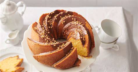 Gugelhupf mit Schokoglasur und Nussstreuseln
