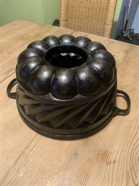 Gugelhupf-Form mit Guss