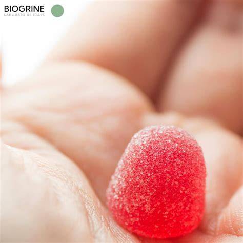 Gummibärchen-Portion in einer Hand