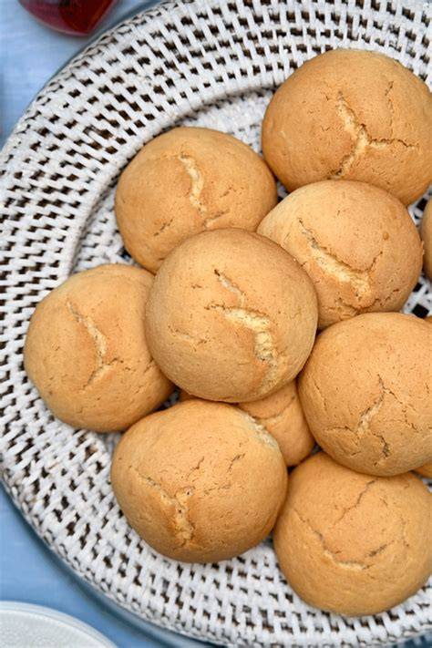 Gurabija - traditionelle albanische Kekse frisch aus dem Ofen
