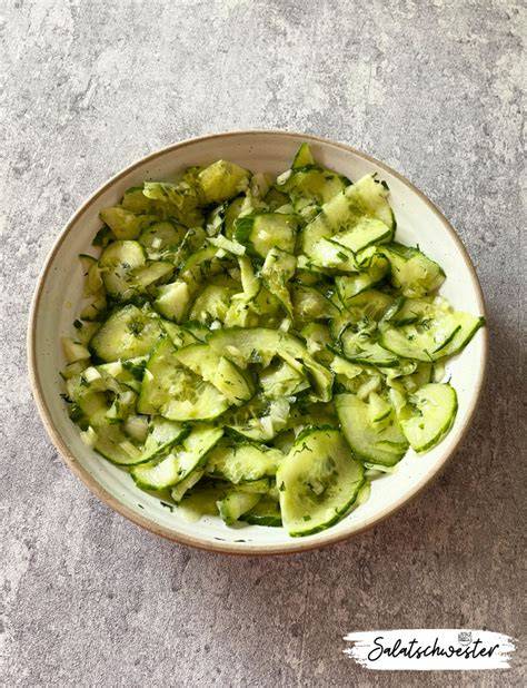 Gurken-Honig-Kombination als Snack/Sommer-Salat