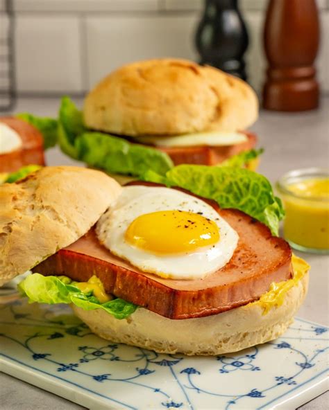 Gurken-Vanille-Gelee auf Brötchen