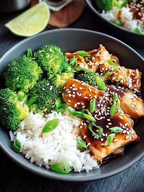 Hähnchen Teriyaki mit glänzender Honig-Soße und Brokkoli