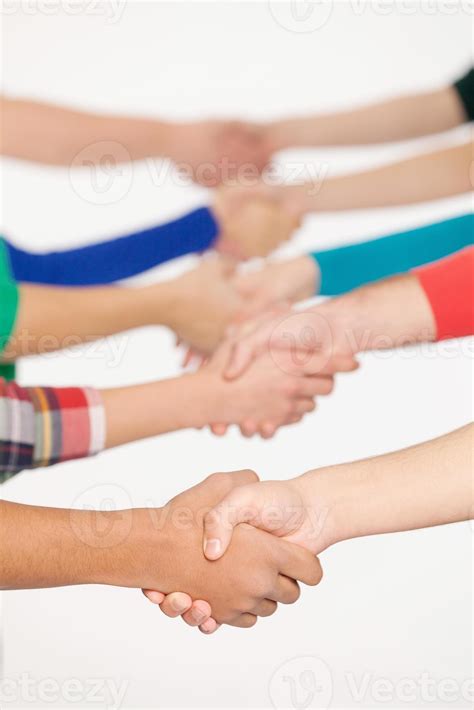Hände beim Abziehen von Tastenkappen