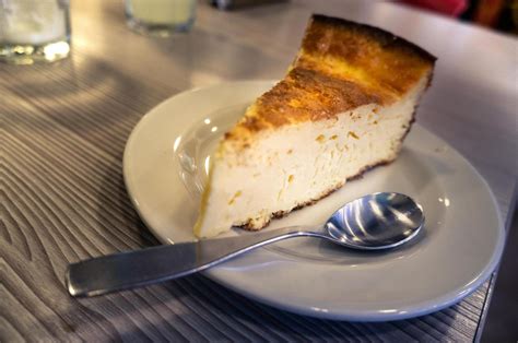 Höherer Käsekuchen mit Eischnee