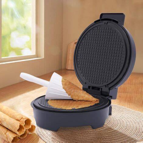 Hörncheneisen in Aktion: dünne, goldbraune Waffelscheiben