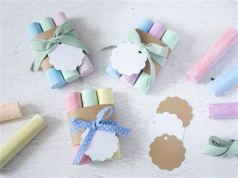 Hübsch verpackte Pralinen als Geschenk