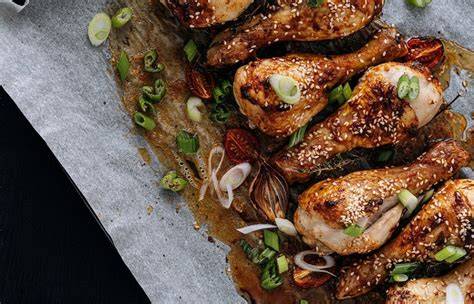 Hühnerkeulen in Bratenform mit Marinade