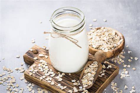 Haferdrink im Müsli und als Zutat zum Backen