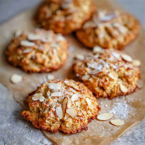 Haferflocken Buttermilch Kekse frisch gebacken auf einem Backblech