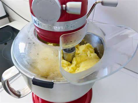 Haferflocken-Waffelteig in der Küchenmaschine ansetzen