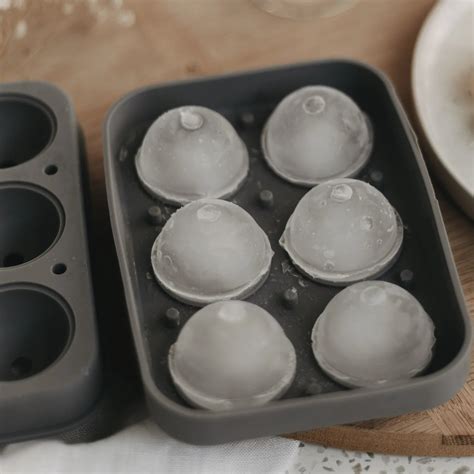 Hafermilch-Kaffeeschaum in Eiswürfelform