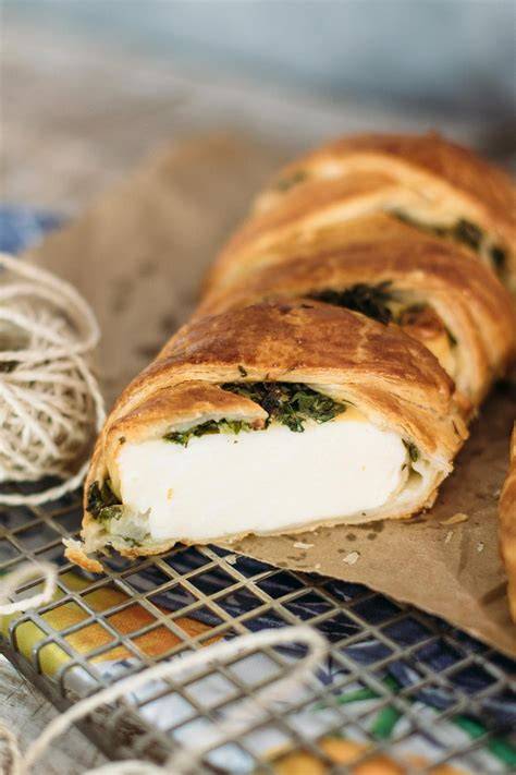 Halloumi im Sesam-Blätterteig