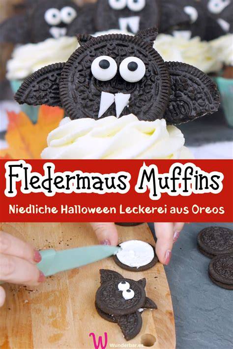 Halloween Buffet mit Keksen, Cupcakes und Spinnennetz-Kuchen