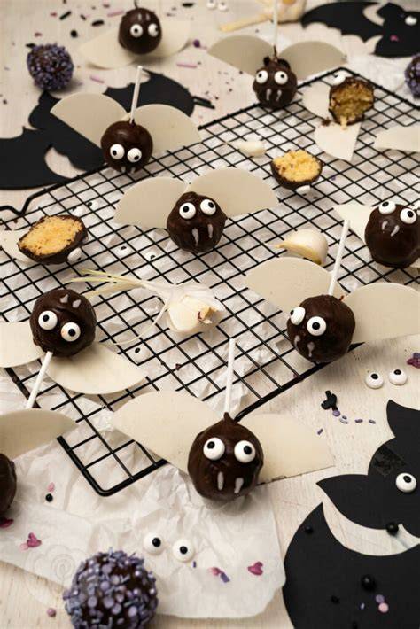 Halloween Candy Bar mit Lollis, Cake Pops und Schokolade