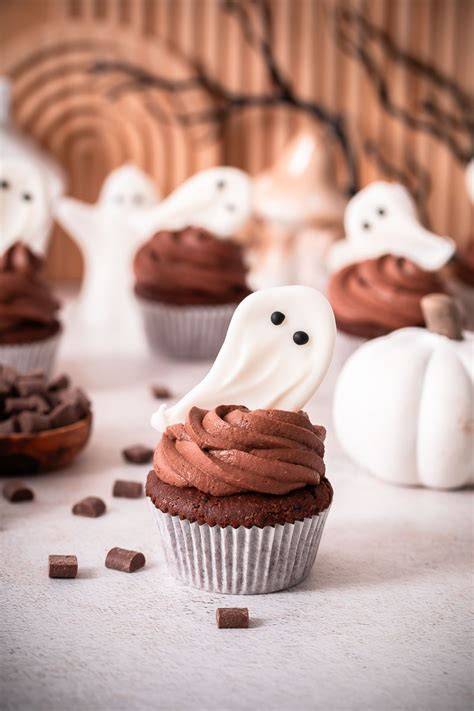 Halloween Cupcakes mit Zuckerguss-Spinnen