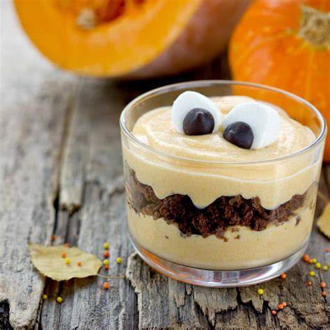 Halloween Dessert im Glas mit Mandarinen-Kürbis
