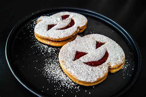 Halloween Gespenst-Kekse gefüllt mit Marmelade