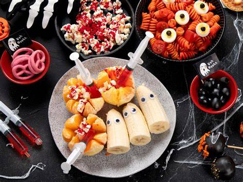 Halloween Snacks auf einem Buffet