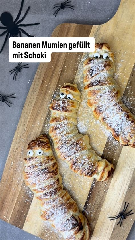 Halloween-Kuchen mit Spinnennetztorte und Zuckeraugen