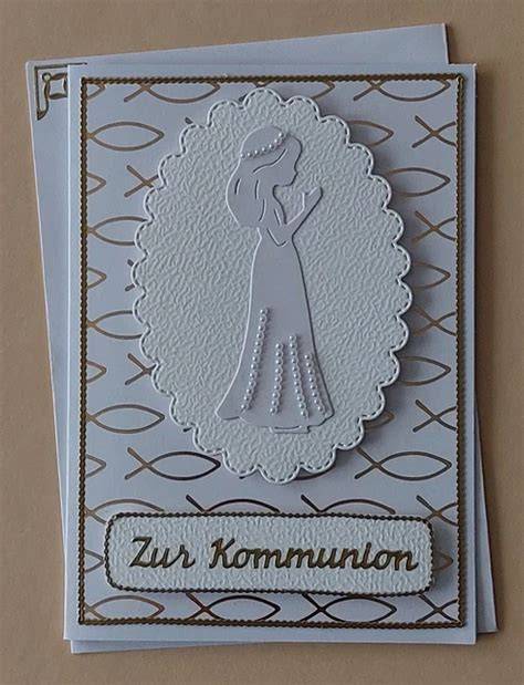 Handarbeit: Verzierung von Marzipan-Holstentoren