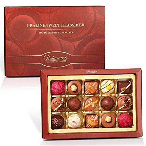Handgefertigte Trüffelpralinen in Pralinenschachtel