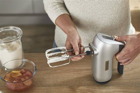 Handmixer für die Philadelphia-Torte-Zubereitung