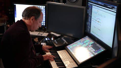 Hans Zimmer bei der Arbeit im Studio