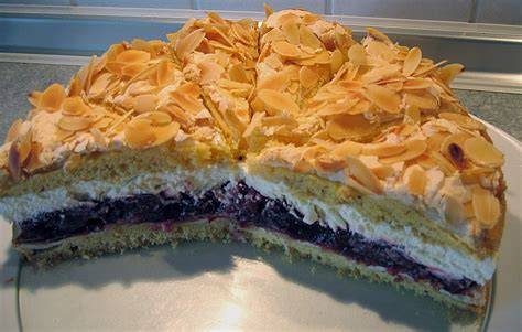 Hansen Jensen Kuchen angeschnitten