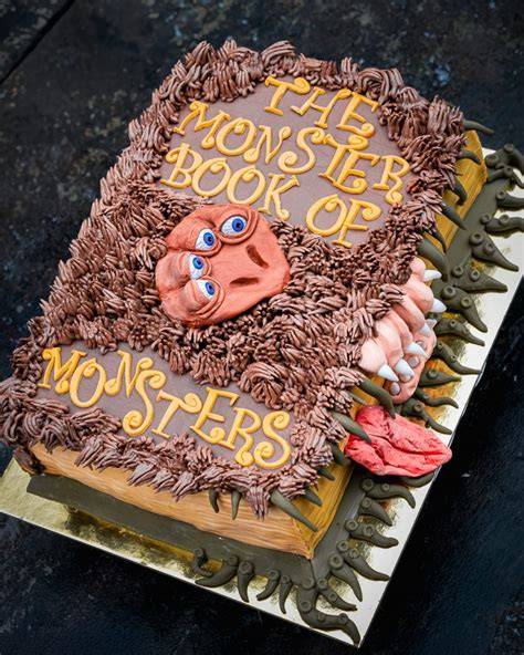Harry Potter Monsterbuch Inspiration Cover und Torte