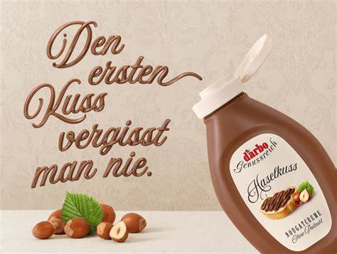 Haselkuss auf Brot und Croissant