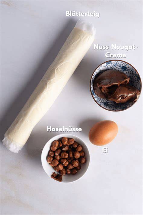 Haselnüsse und Mandelmus als Zutaten für Nuss-Nougat-Creme