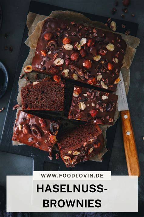 Haselnuss-Brownies auf Partybuffet