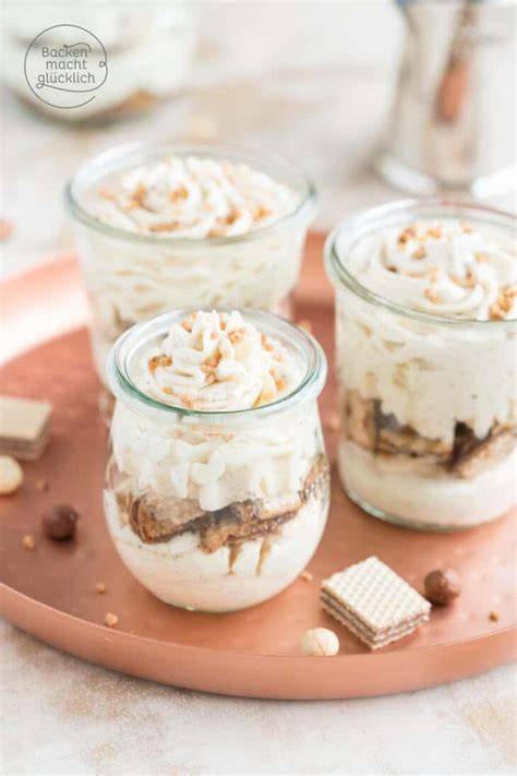 Haselnuss-Tiramisu im Glas mit Napolitaner-Waffeln und Nusskrokant